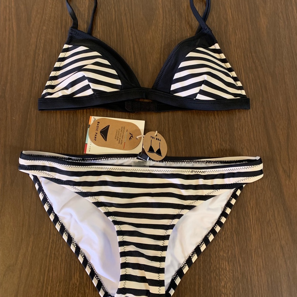 BNWT Jr/Womens 2 piece Swimwear (size Med)